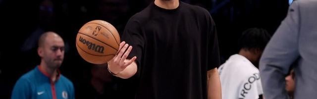 再次完成背部手术 2年2次手术的西蒙斯生涯告急？